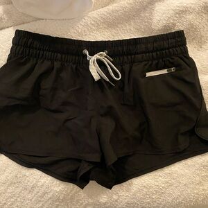 Women’s Vuori black athletic shorts with liner